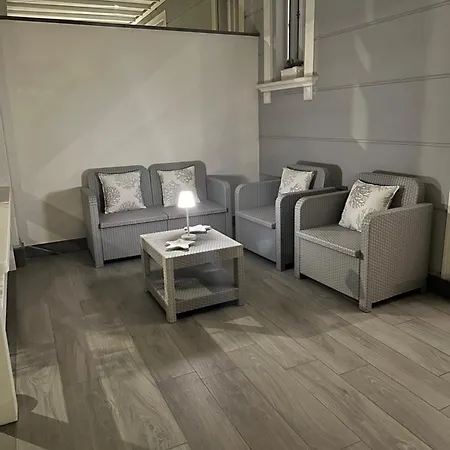 Villino Lavinia * 마리아나디피에트라산타